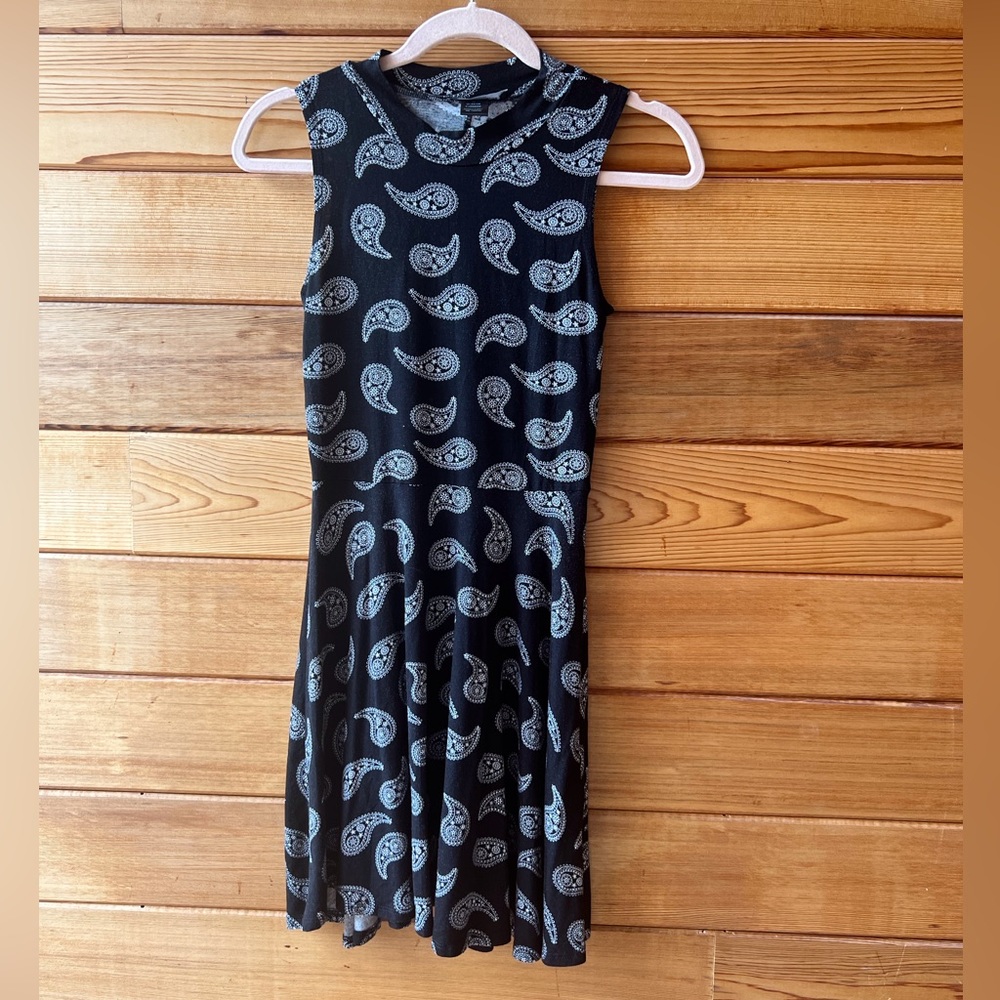 See You Monday Sleeveless Dress Size Medium